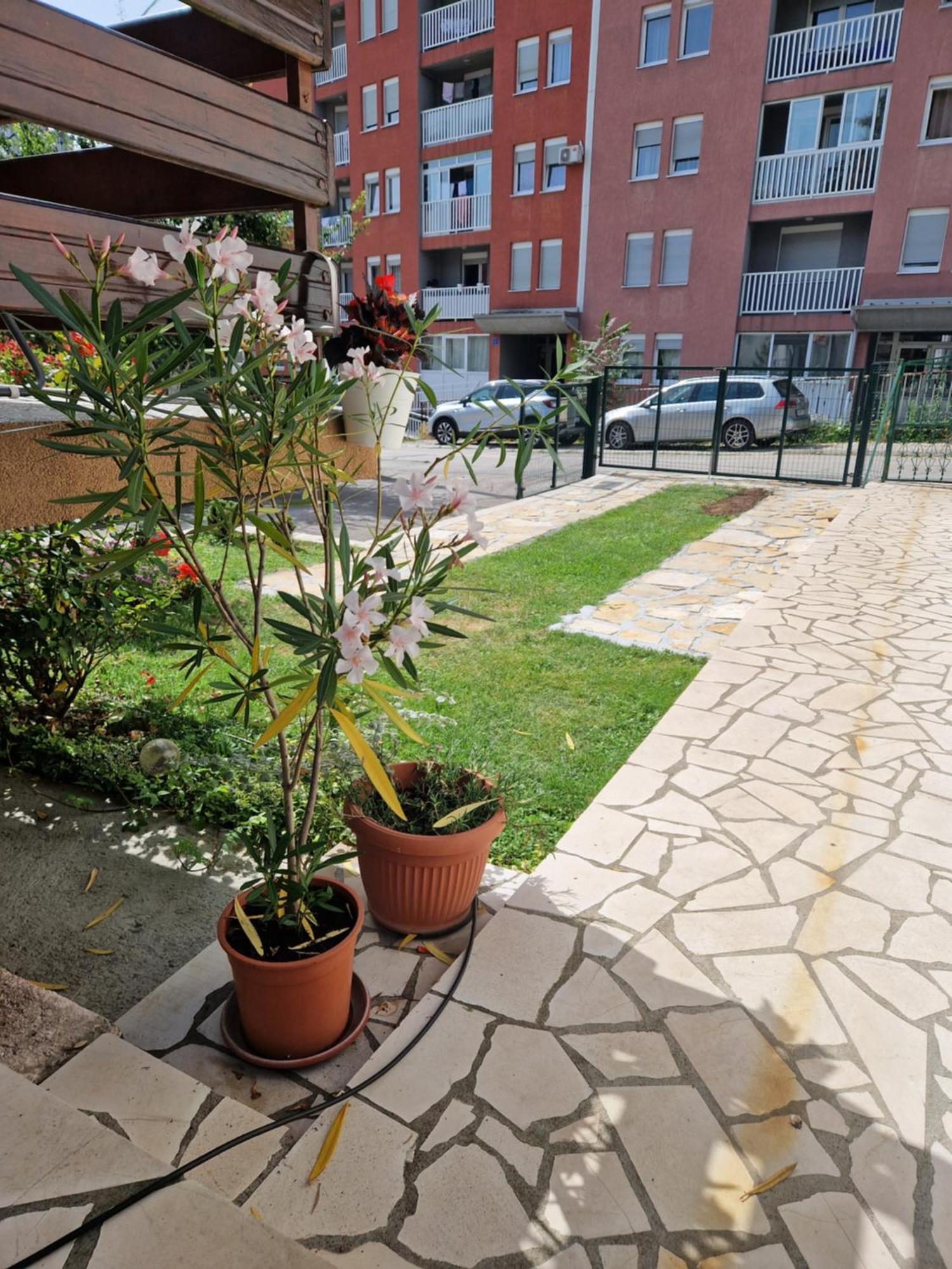 Guesthouse Irac توزلا المظهر الخارجي الصورة